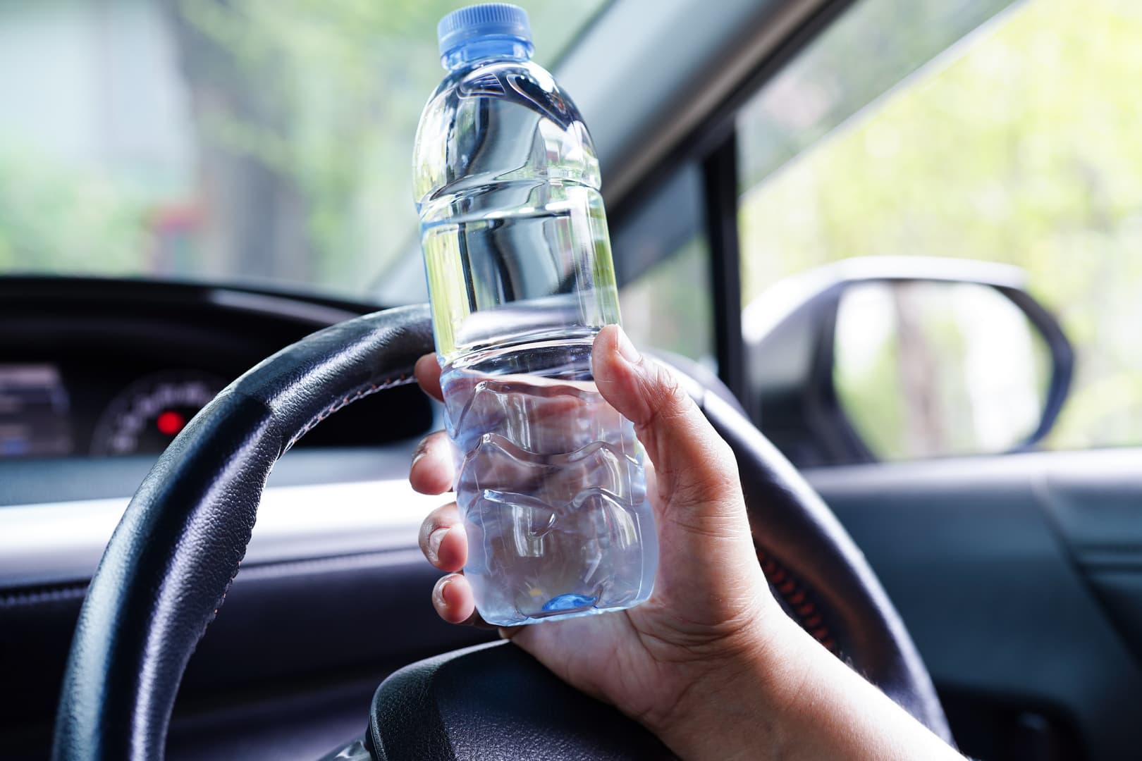 Бутилированная вода и удобства в такси