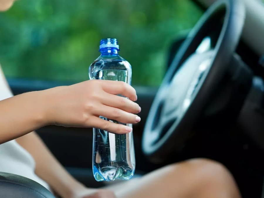 Бутилированная вода и удобства в такси