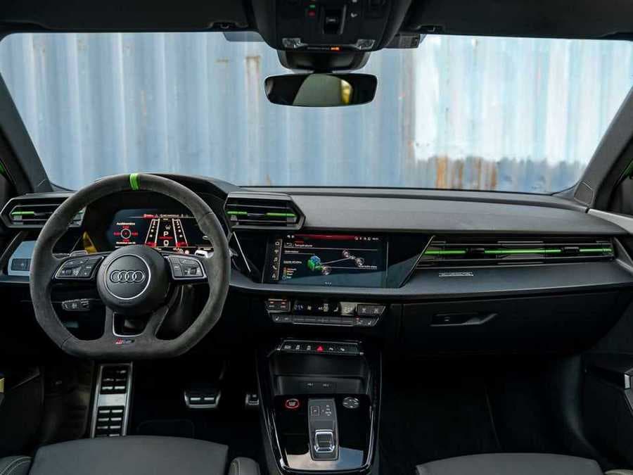 Комфортабельный салон такси с Wi-Fi и зарядками